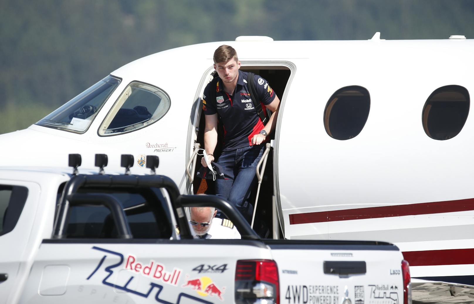 Red-Bull-Pilot Max Verstappen nach der Landung in der Steiermark.