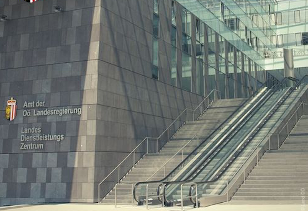 Das Landesdienstleistungszentrum bekommt ein Raucherkammerl.