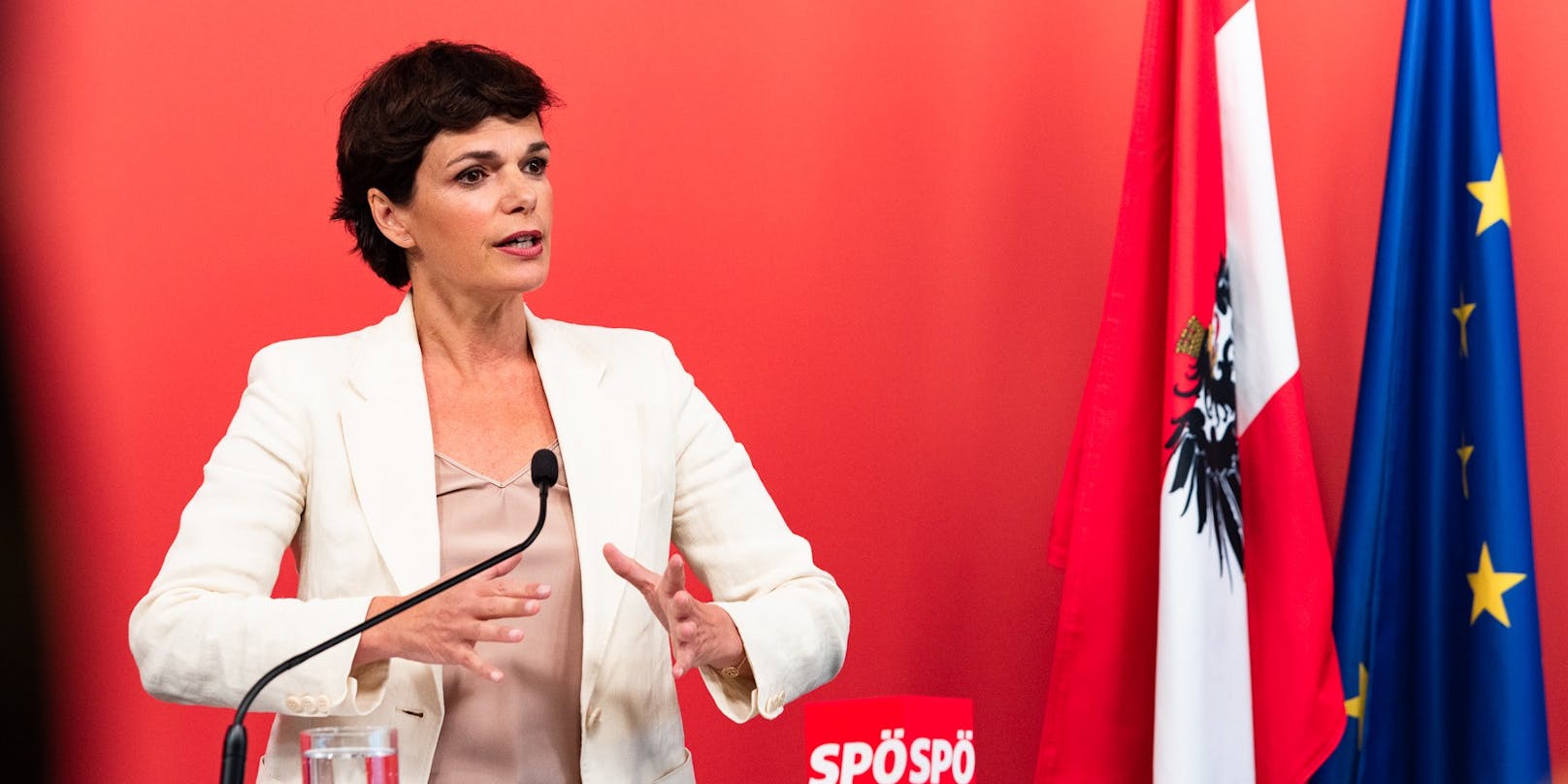 Die Bundesparteivorsitzende der SPÖ fordert ein "zentrales Corona-Bremssystem".