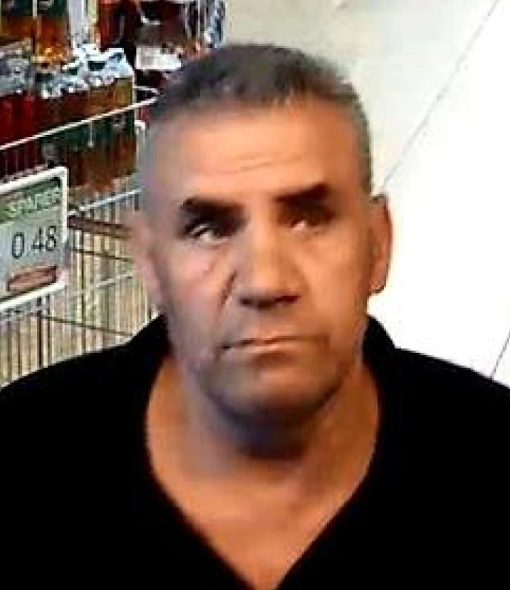 Die Polizei sucht diesen mutmaßlichen Ladendieb.