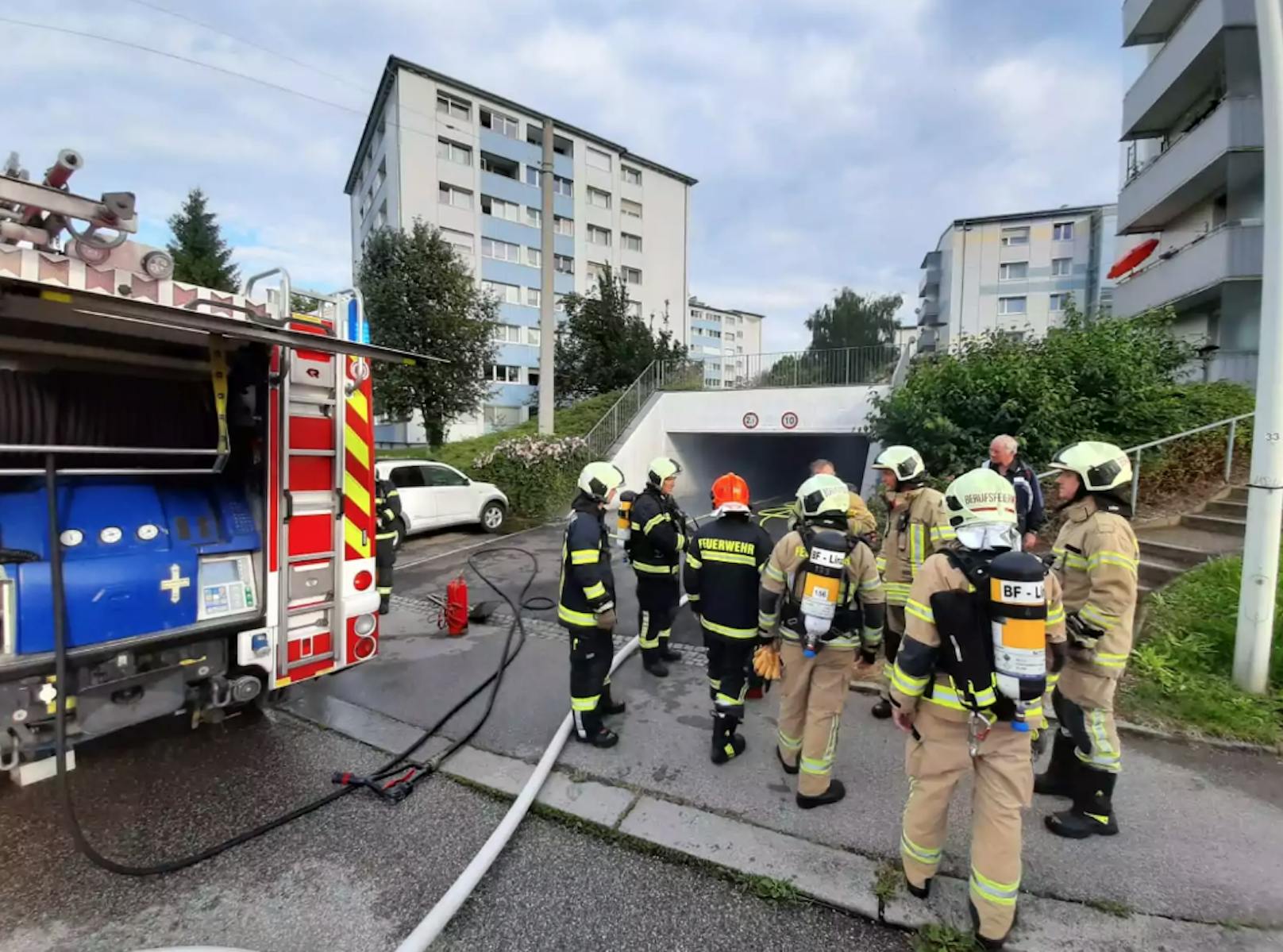 In einer Tiefgarage in Ebelsberg brach Feuer aus.
