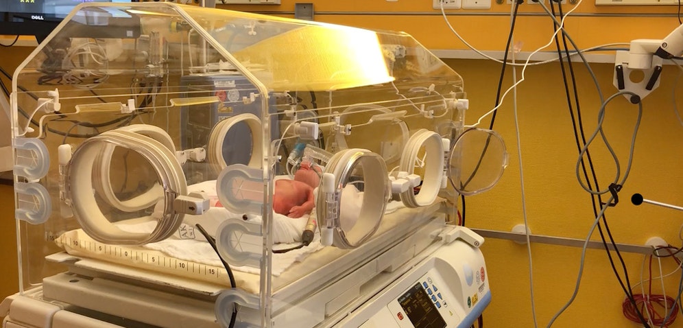 Ein Brutkasten im Simulationsraum im AKH.