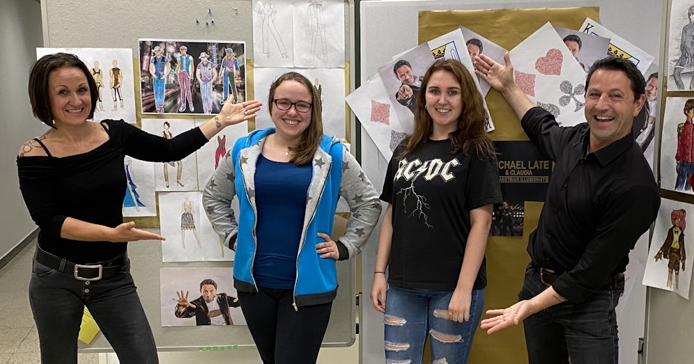 Die Schülerinnen entwarfen die Bühnenoutfits für den Magier.