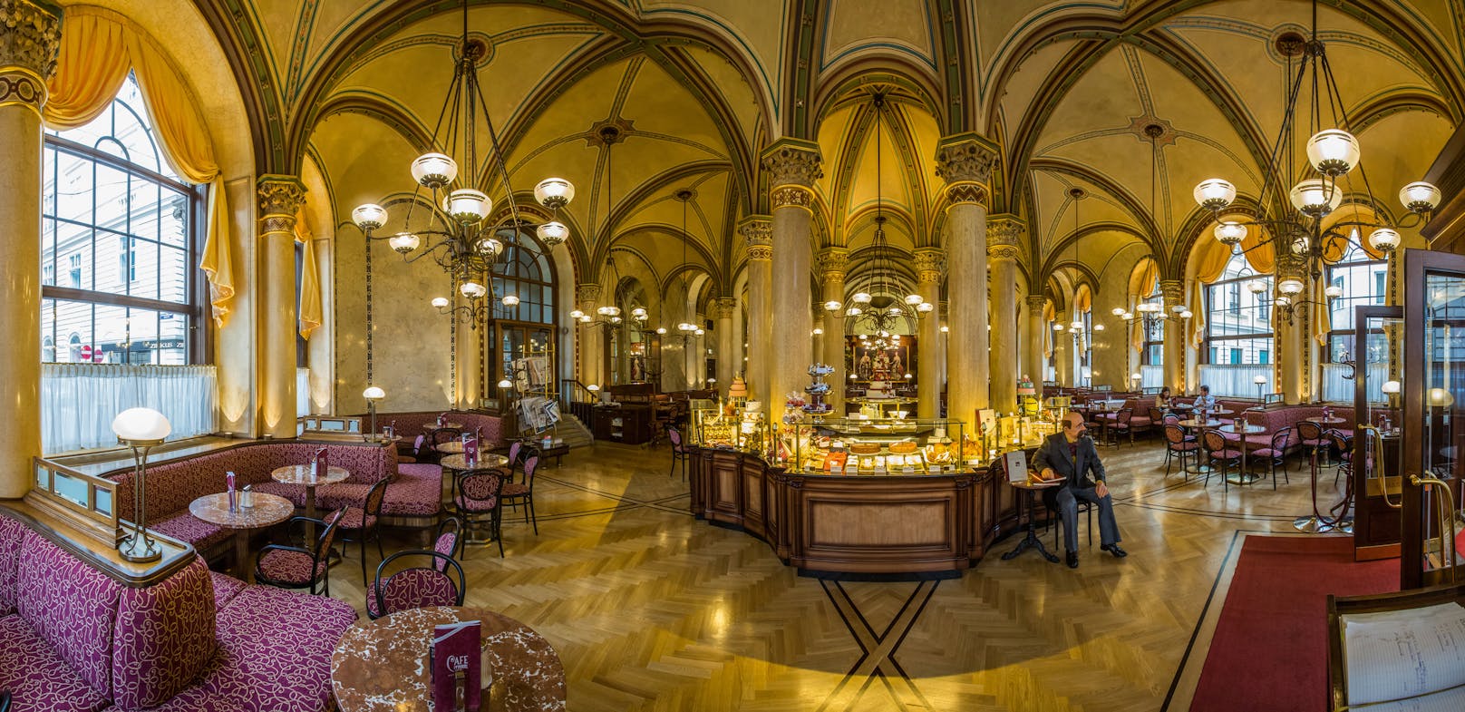 Seit 1876 ist das berühmte Café Central Wien (1., Strauchgasse 4) Mittel- und Entstehungspunkt österreichischer Kulinarik, Literatur, Weltanschauung und Lebenskultur.