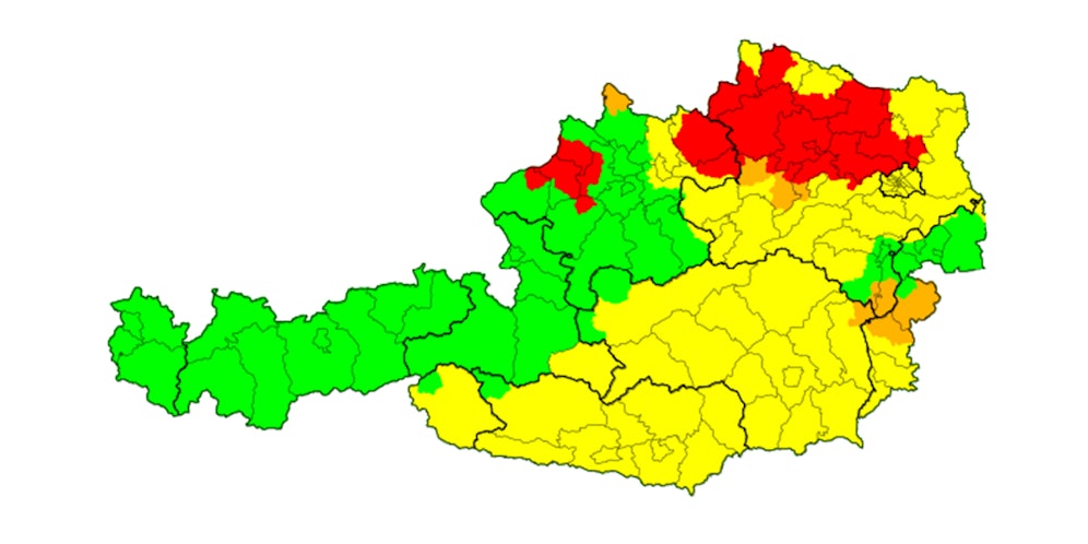 Das Gewitter breitet sich aus und steht kurz vor Wien.