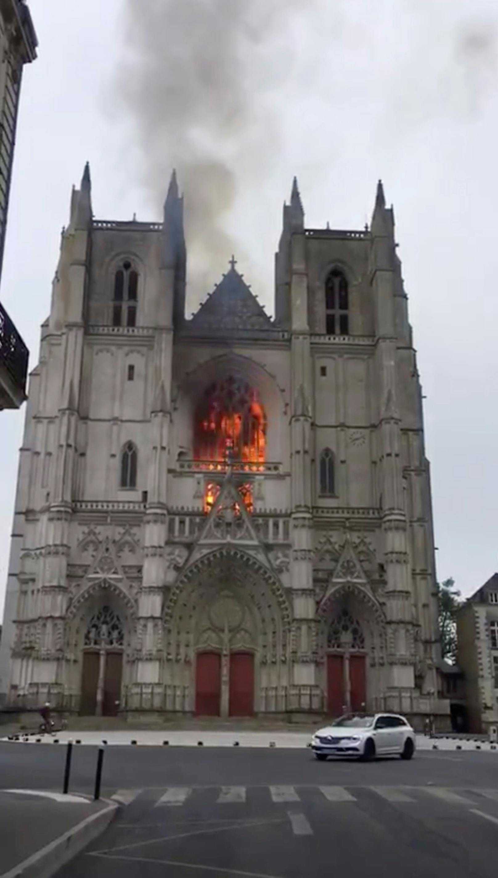 In der Kathedrale von Nantes ist am Samstagmorgen ein Feuer ausgebrochen.