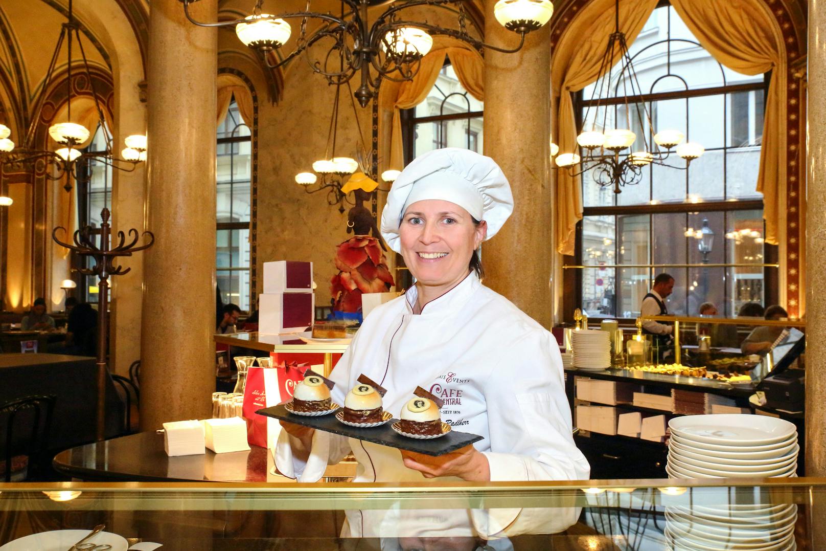 Chef Pâtissière Manuela Radlherr: "Süße Versuchungen zu zaubern ist unsere Spezialität."