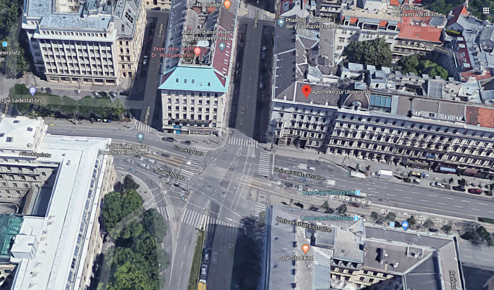 Ab 18 Uhr blockiert die Menschenkette die Kreuzung Landesgerichtsstraße und Universitätsstraße.
