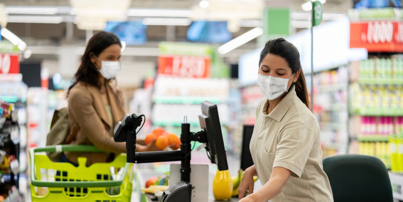 Im Supermarkt wird die Maskenpflicht wieder eingeführt.