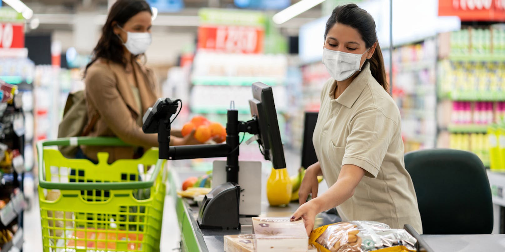 Im Supermarkt wird die Maskenpflicht wieder eingeführt.