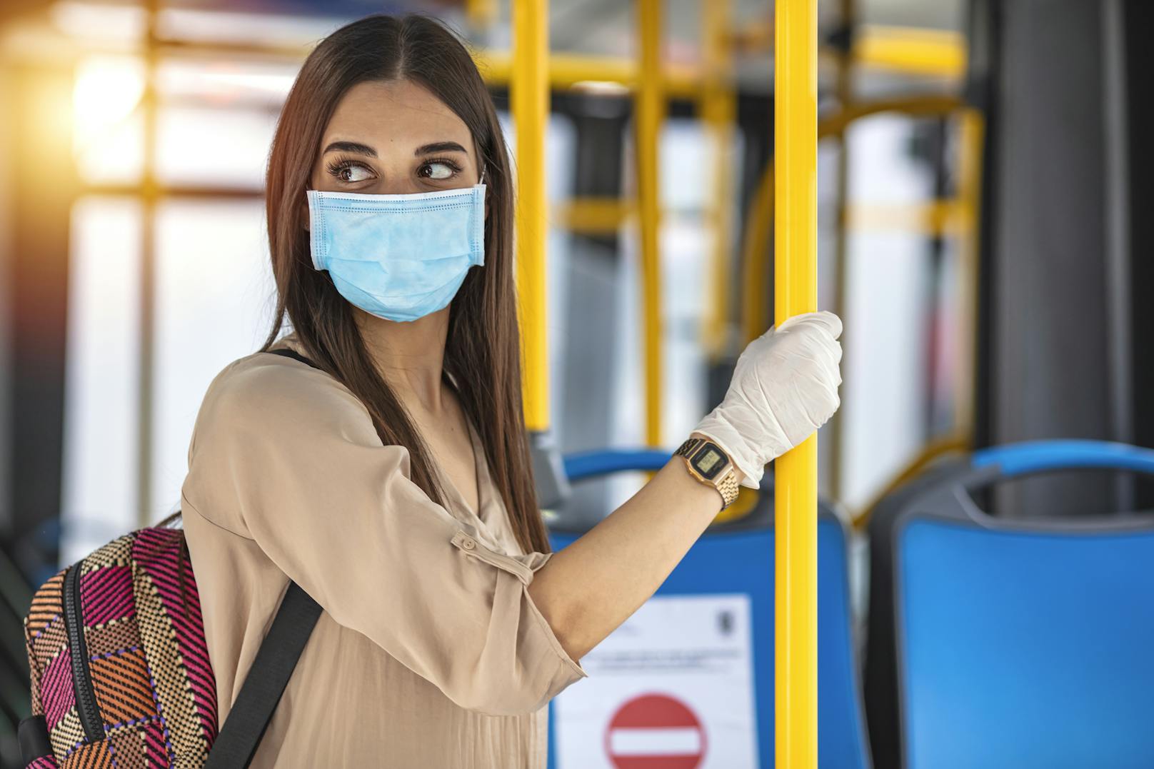 Nicht nur in öffentlichen Verkehrsmitteln sollen Mundschutzmasken Pflicht werden, empfiehlt der Wiener Krisenstab.
