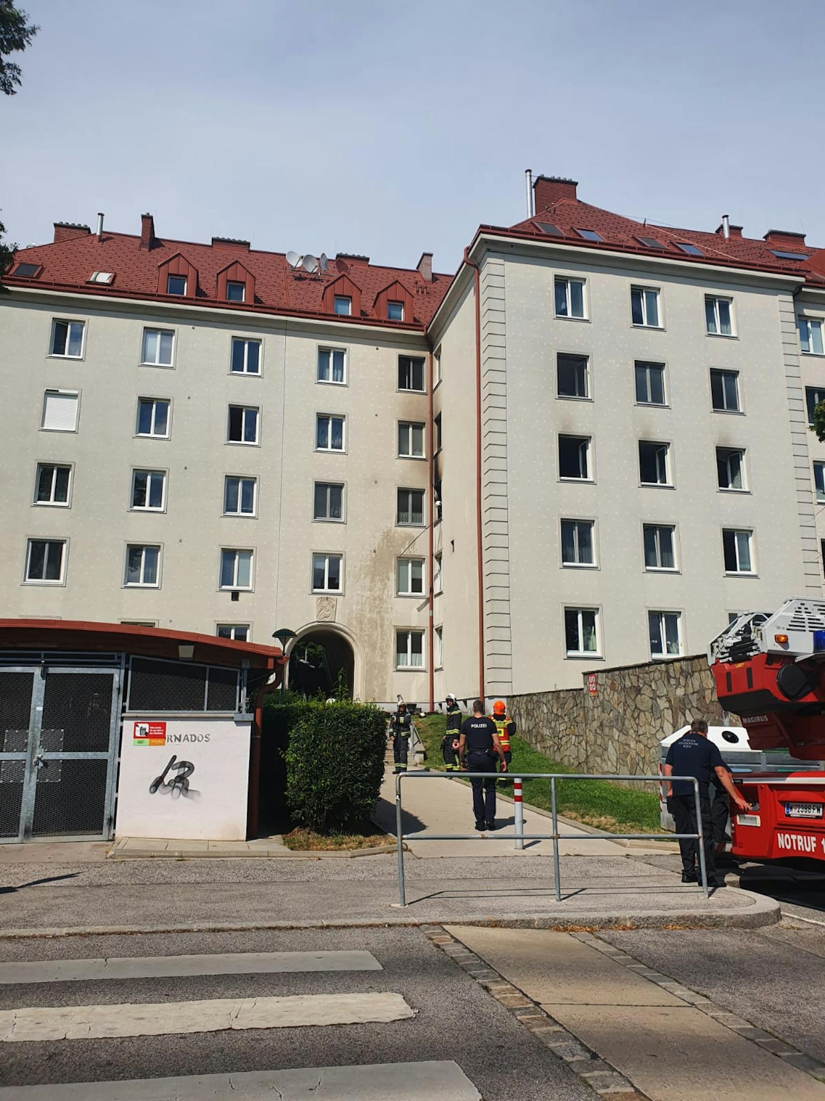 Feuer in einem Wiener Gemeindebau in Penzing