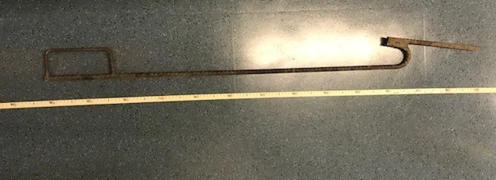 Mit dieser Eisenstange wurde der 20-Jährige attackiert.