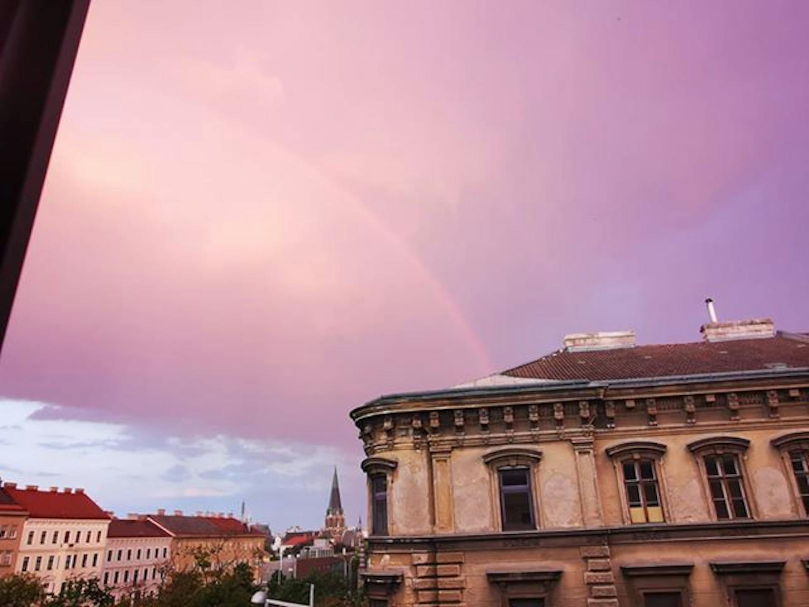 Nach dem heftigen Hagelunwetter zierte ein doppelter Regenbogen den Himmel über Wien.