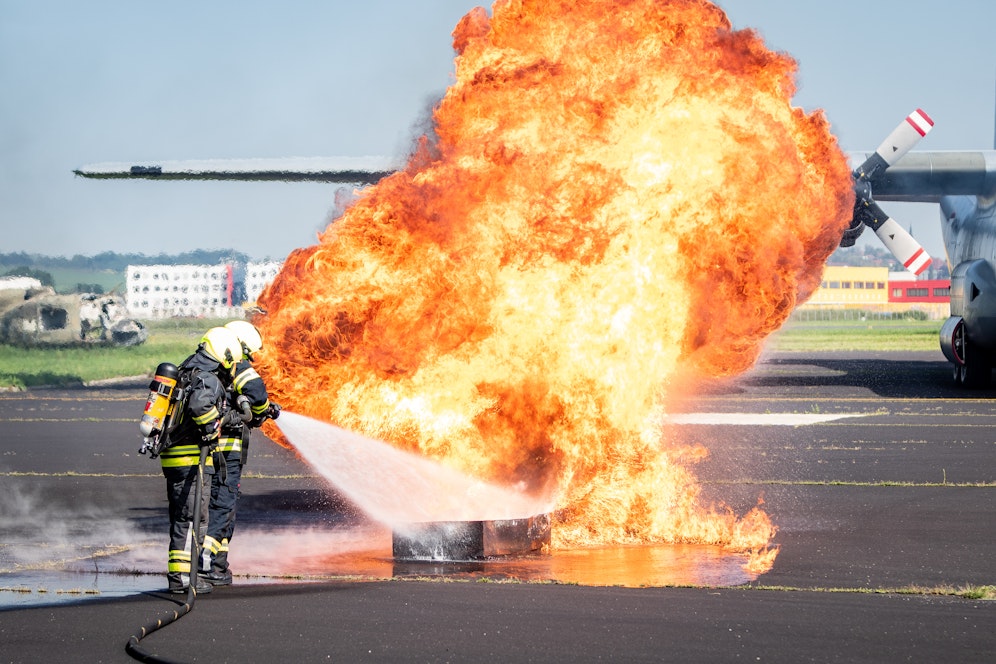 In Hörsching gab es am Dienstag eine große Übung. Dabei wurde angenommen, dass eine Hercules brennt und landen muss.