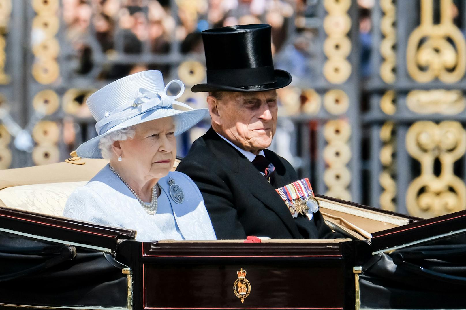 Mit einem Vermögen von geschätzt 560 Millionen landen das wohl bekannteste Promi-Paar&nbsp;Queen Elizabeth II. &amp; Prince Philipp auf dem letzten Platz.