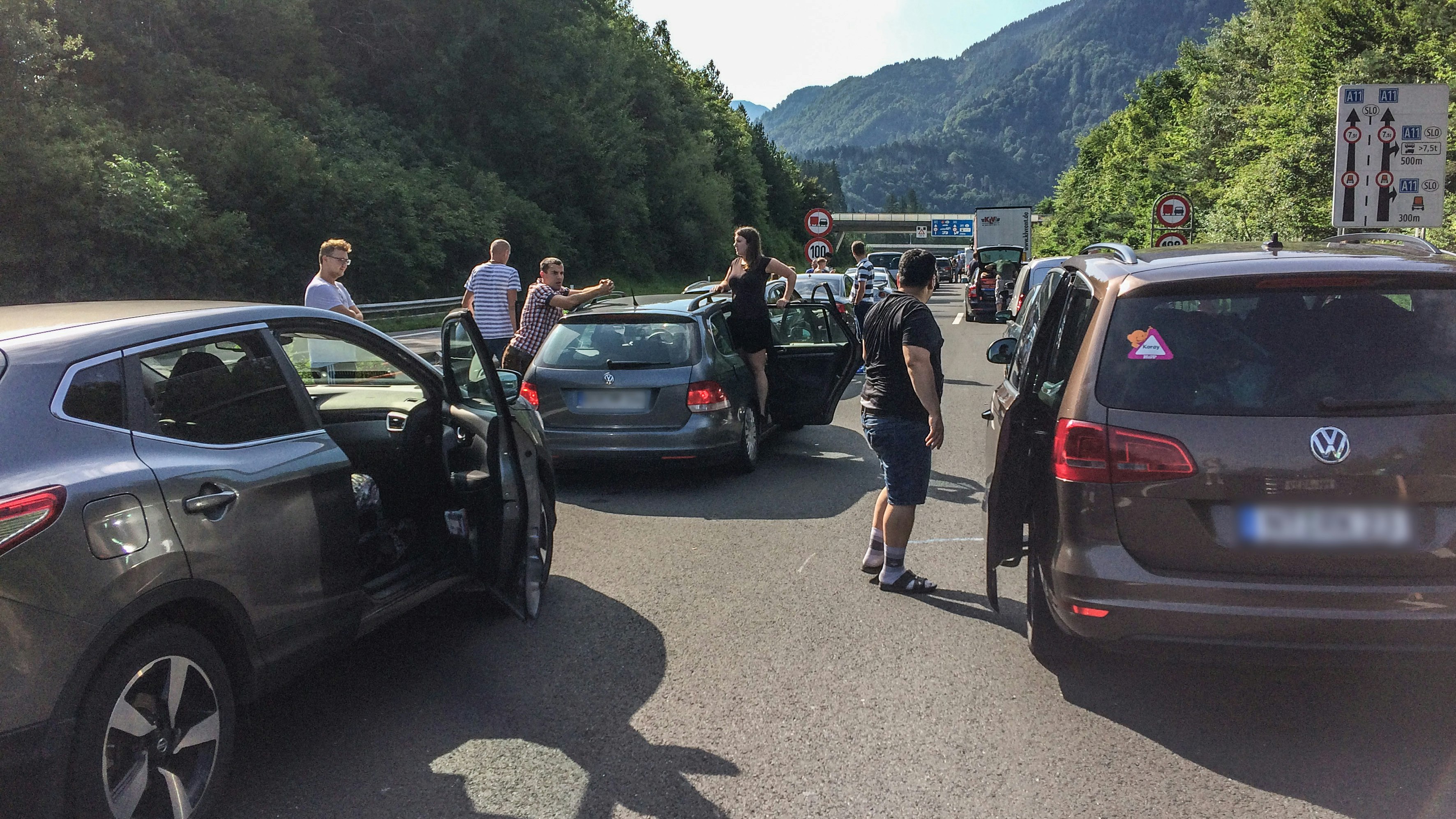 Mega-Stau vor dem Karawanken-Tunnel (A11). Archivbild, 2017