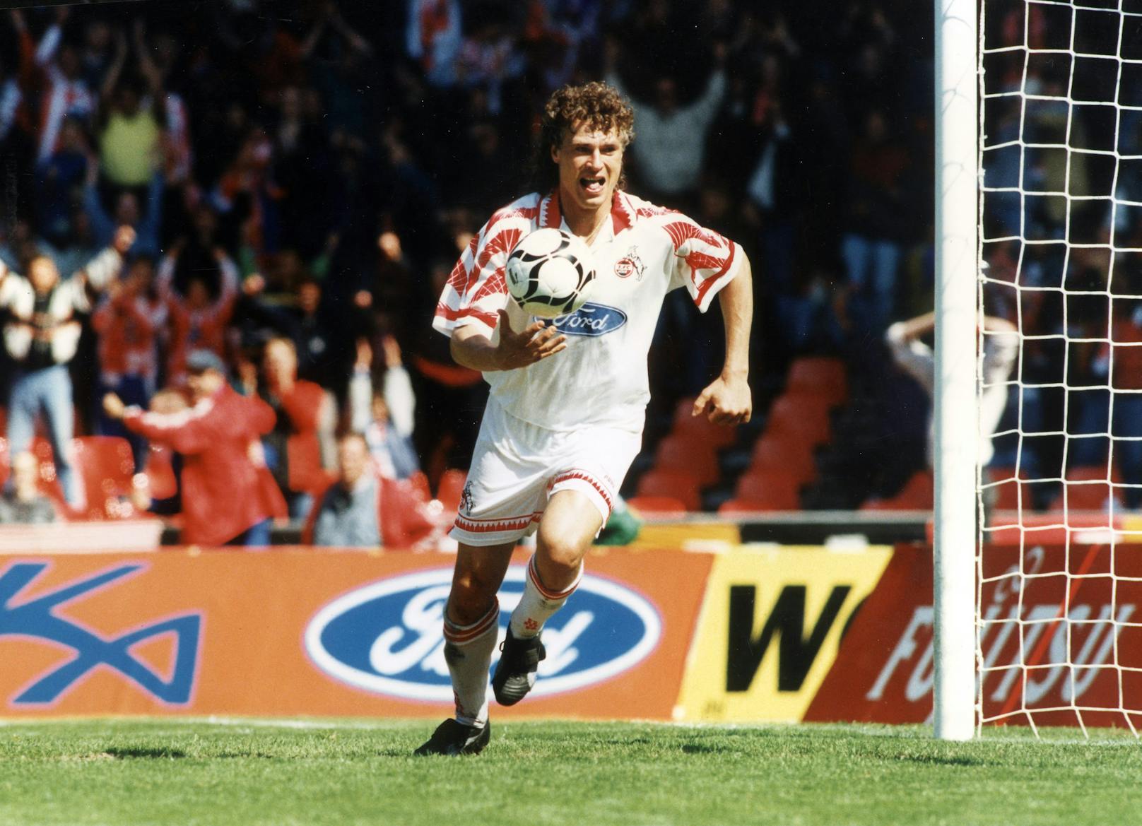<strong>Toni Polster:</strong> Der Vollblut-Stürmer zeigte bei Sevilla groß auf, ab 1993 geigte "Mr. Doppepack" beim 1. FC Köln. In 168 Partien gelangen 88 Treffer.