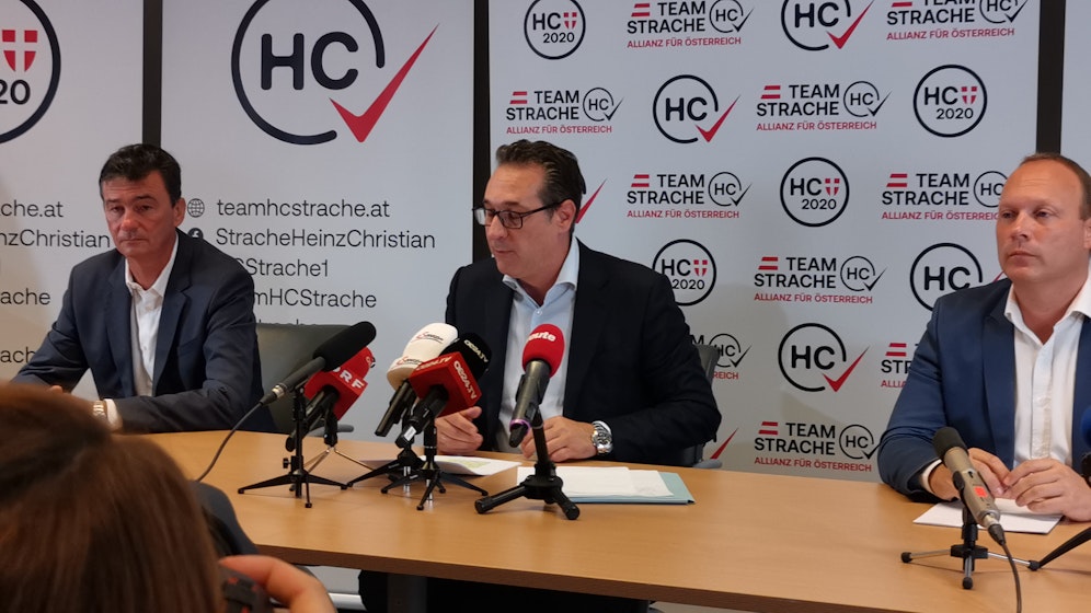 HC Strache bei einer Pressekonferenz.