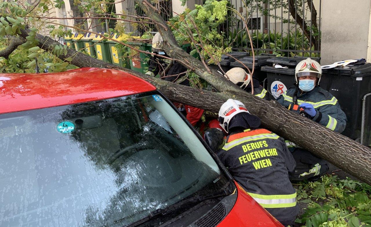 Einsatzkräfte konnten den Mann befreien.