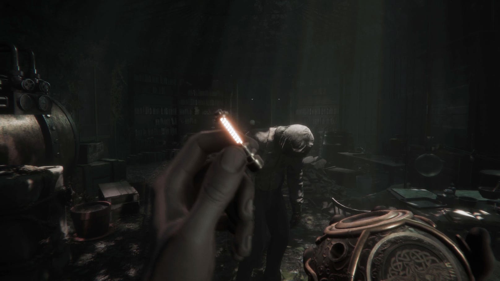 Als Protagonist Thomas gilt es folglich, in der Ego-Perspektive ganz nach "Resident Evil 7"-Vorbild die verwinkelten Gänge und extrem weitläufigen Areale des Hotels zu erkunden.