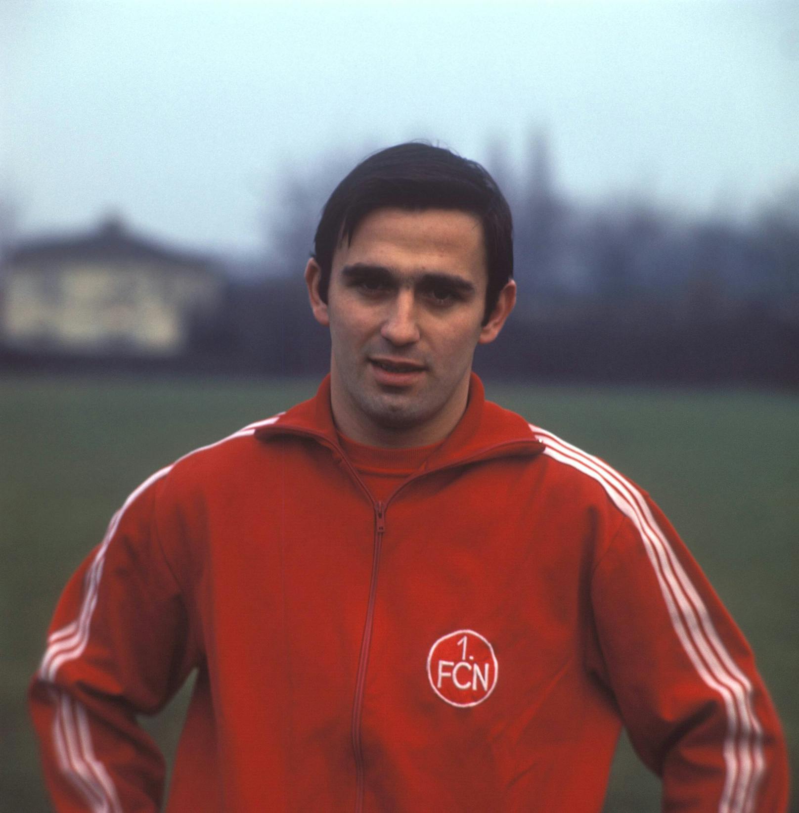 <strong>August "Gustl" Starek:</strong>&nbsp;Einer der Besten seiner Zeit. Holte 1968 mit Nürnberg den deutschen Meistertitel. Wechselte dann zu den Bayern und eroberte das Double.