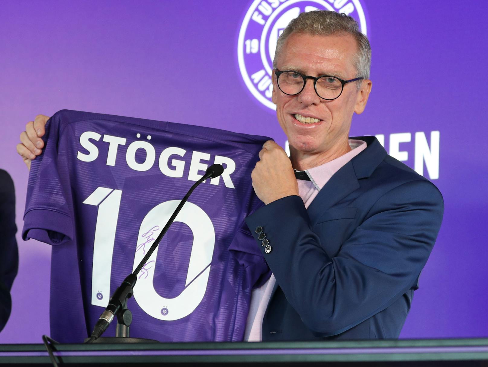 Am 23. Juli 2019 dann der Paukenschlag: Stöger kehrte zur Austria zurück – und zwar als Sportvorstand.