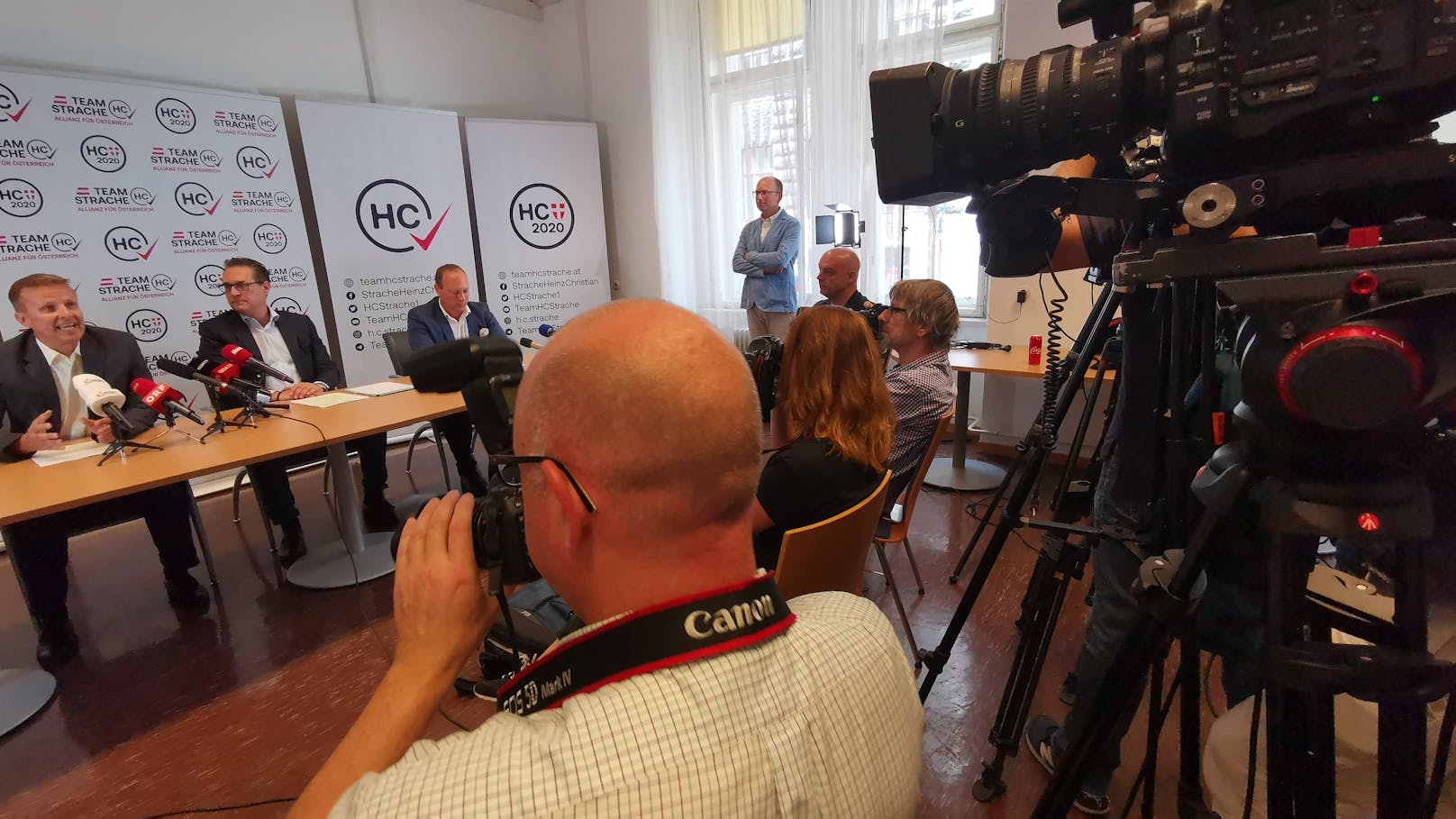 Der nächste "Überläufer" ist bekannt: Der Wiener Gemeinderat Günter Kasal wechselt von der Wiener FPÖ zum Team HC Strache. Die Bilder der Pressekonferenz.