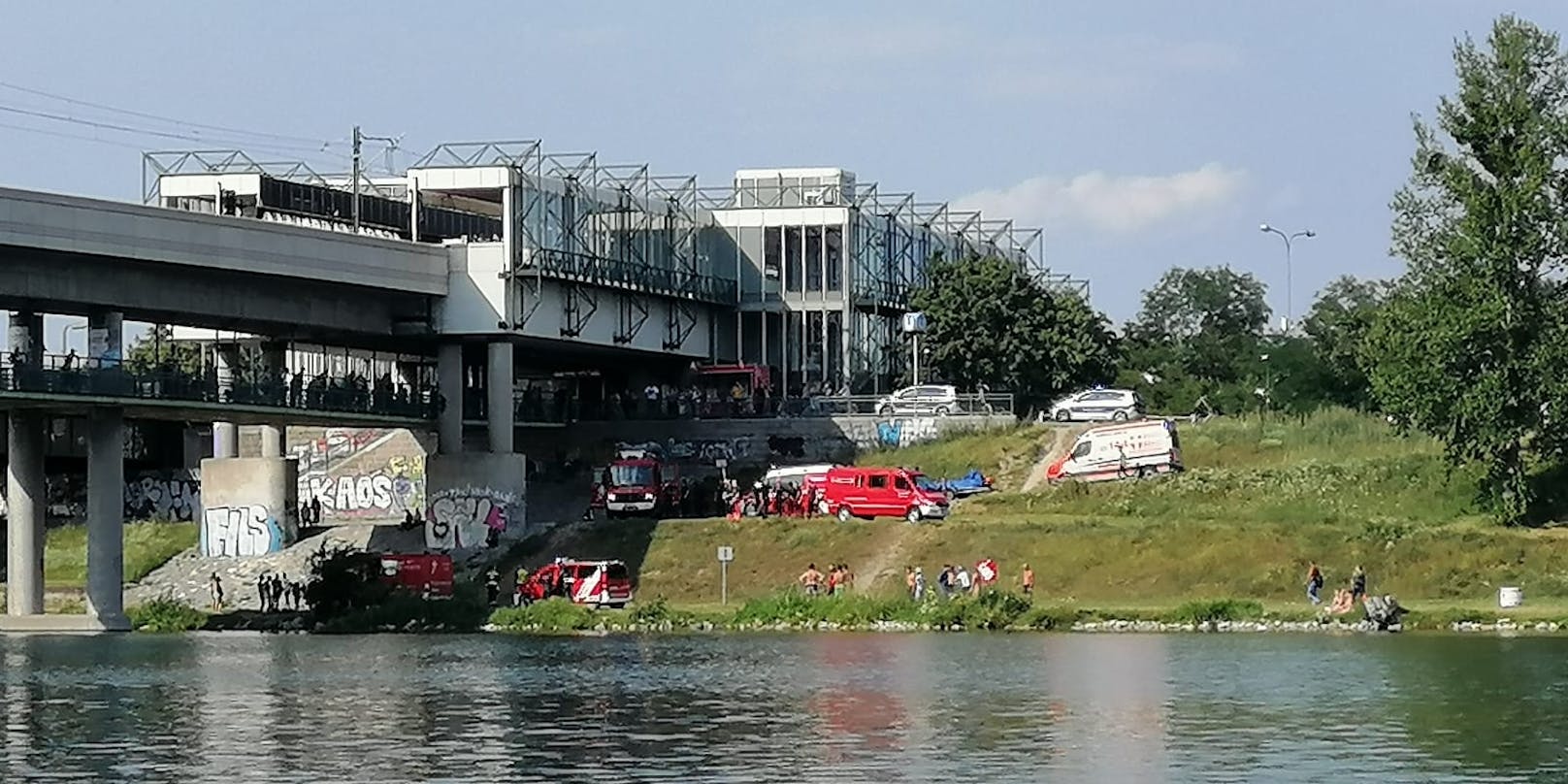 Ein 55-Jähriger konnte sich beim Schwimmen in der Neuen Donau nicht mehr über Wasser halten. Er wurde von der Wasserpolizei gerettet.