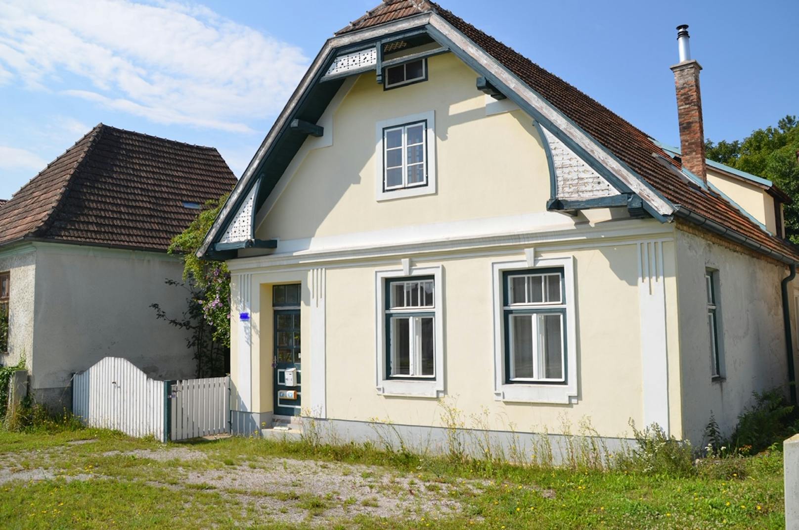Eine weitere Immobilie der Familie in Strebersdorf wurde von den Ermittlern amtlich versiegelt