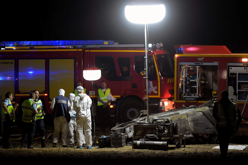 Feuerwehr und Rettungsdienst an der Unfallstelle neben der A7 bei Valence (20. Juli 2020)