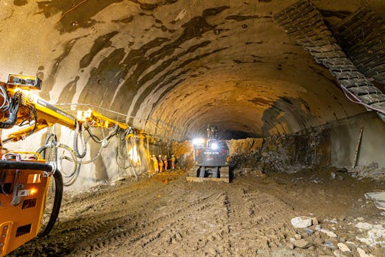 Der Westring nimmt Formen an, im ersten Tunnel ist schon ein Fortschritt zu sehen.