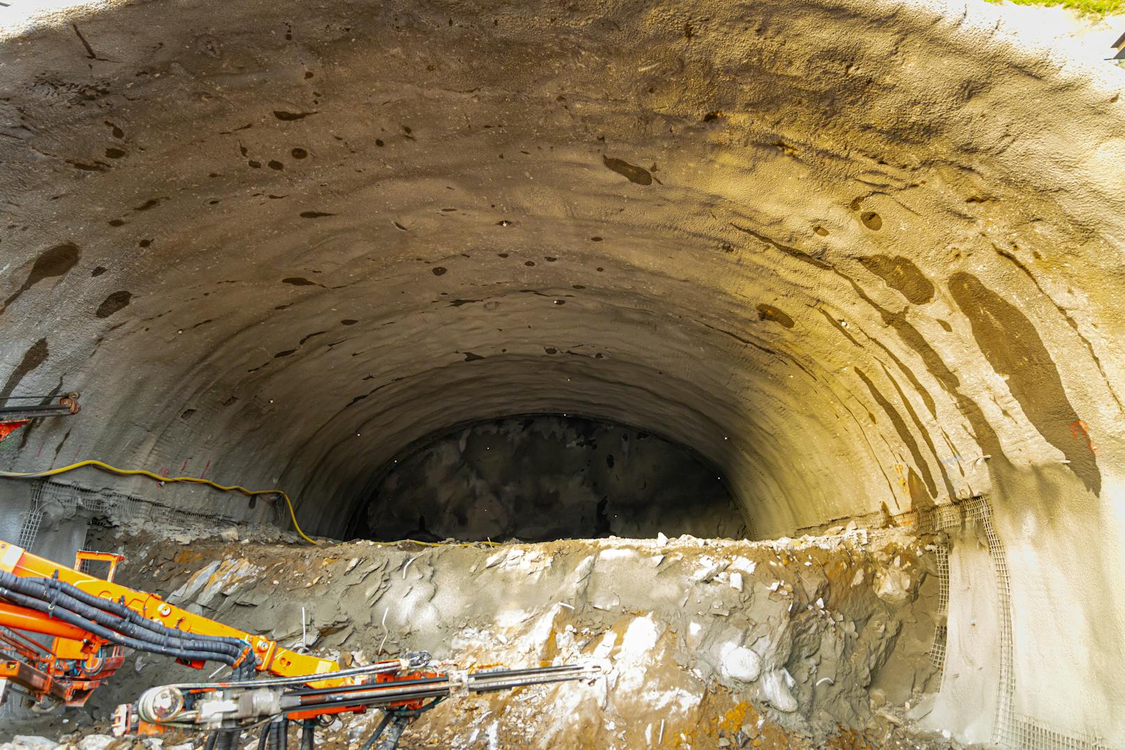 Der Westring nimmt Formen an, im ersten Tunnel ist schon ein Fortschritt zu sehen.