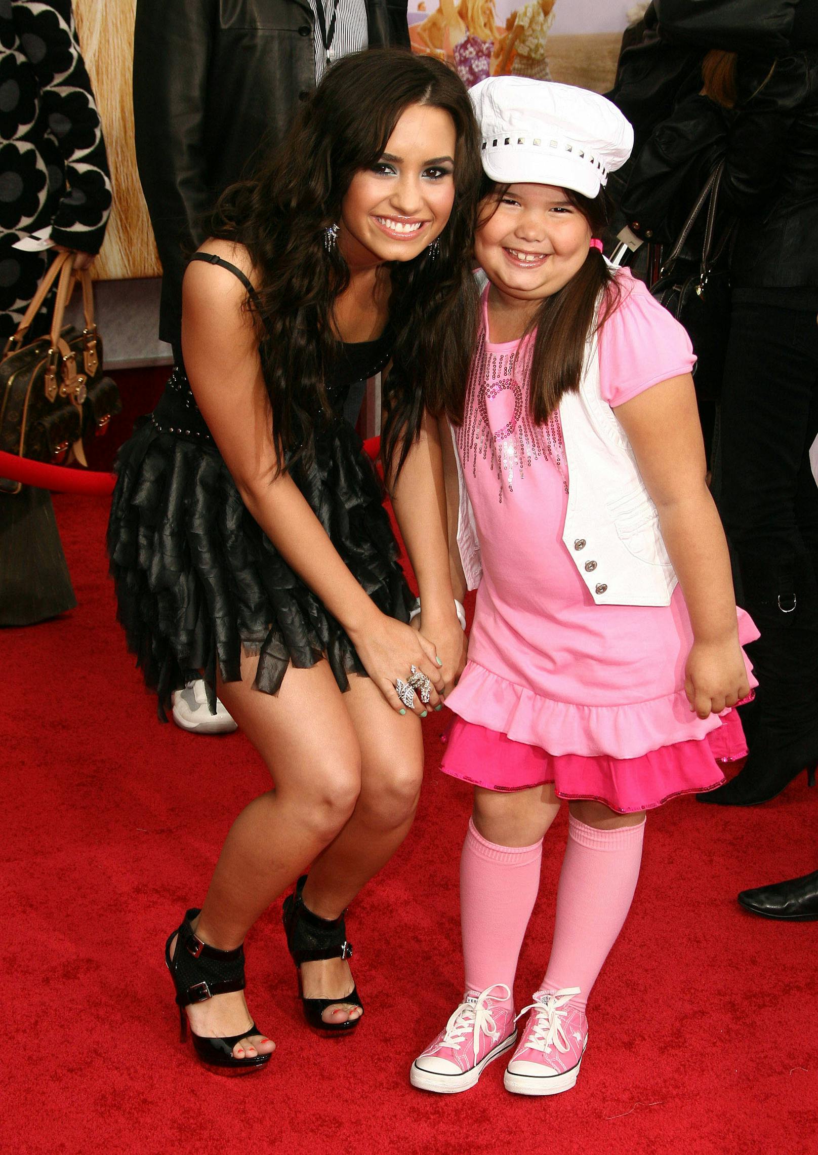 Schon früh entdeckte Demi ihre Leidenschaft zu Musik und Schauspiel. Auf dem Bild ist sie im Jahr 2009 mit ihrer Schwester zu sehen.
