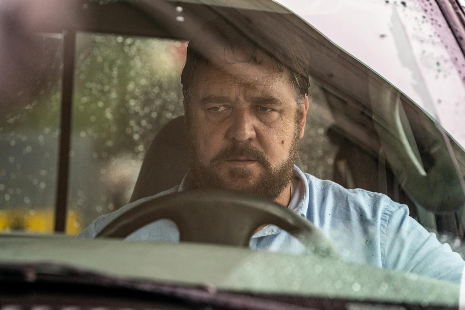 <strong>Russel Crowe</strong> macht in "Unhinged - Außer Kontrolle" Jagd auf eine gestresste Autofahrerin, die einen fatalen Fehler begeht.