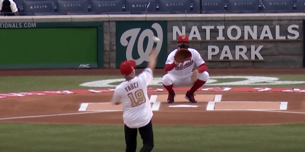Kein gutes Händchen für Baseball zeigte Anthony Fauci am Donnerstag.