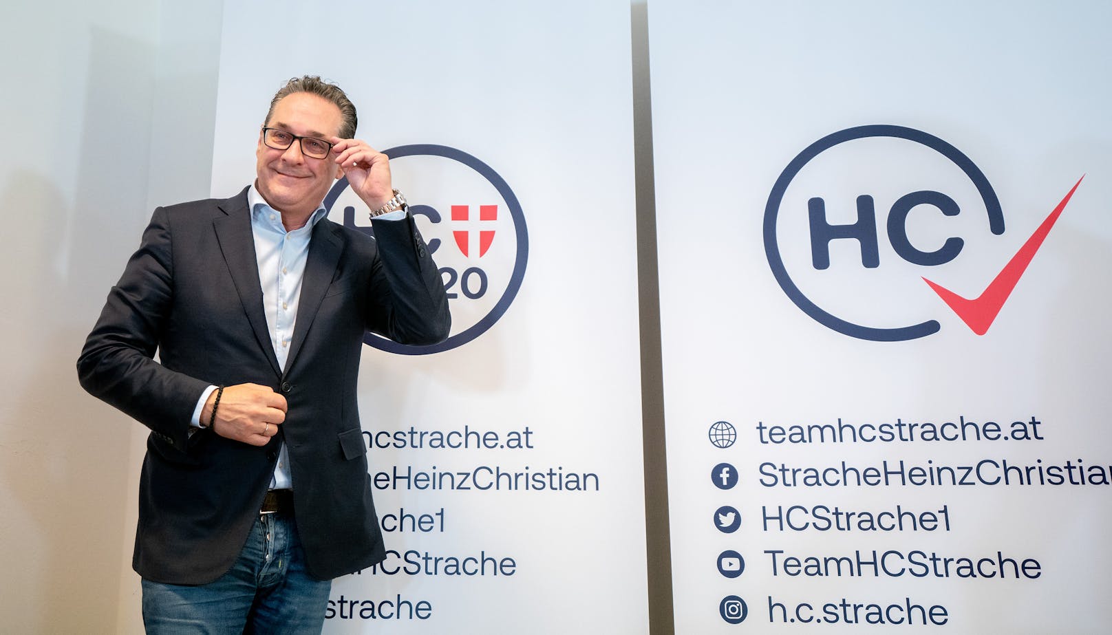 Als Bundesobmann im "Team HC Strache – Allianz für Österreich" vertritt er eine rechtspopulistische Partei in Österreich.