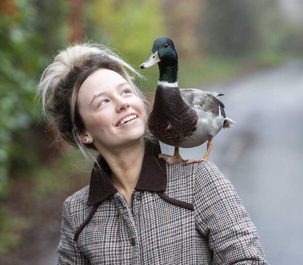 Jessica Clewes hat eine Ente als Haustier.