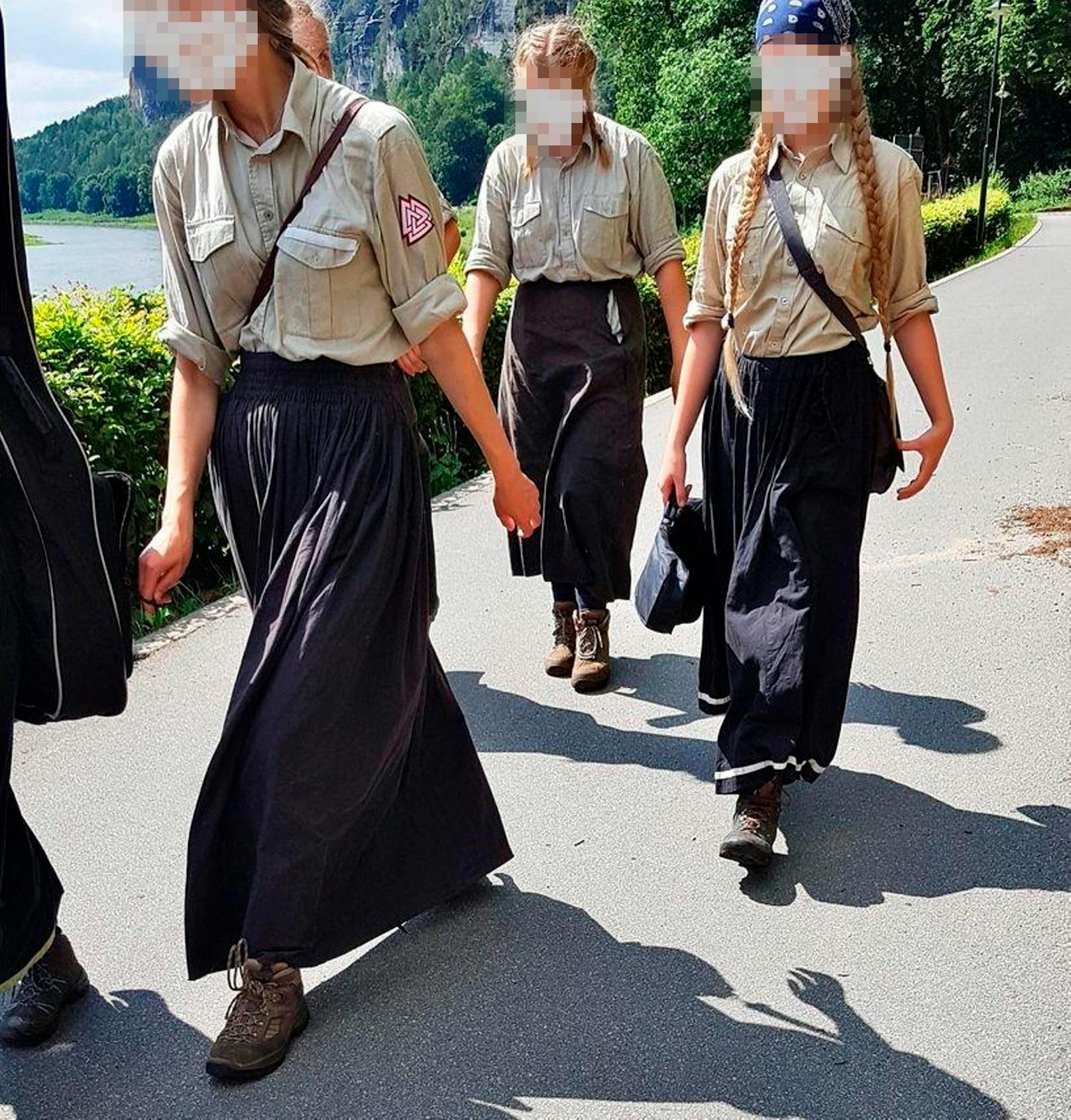 Diese Gruppe Mädchen war letzten Dienstag zwischen dem sächsischen Wehlen und Rathen gesehen worden.