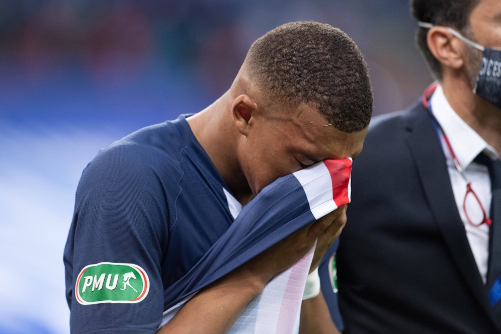 Kylian Mbappe musste verletzt vom Platz.