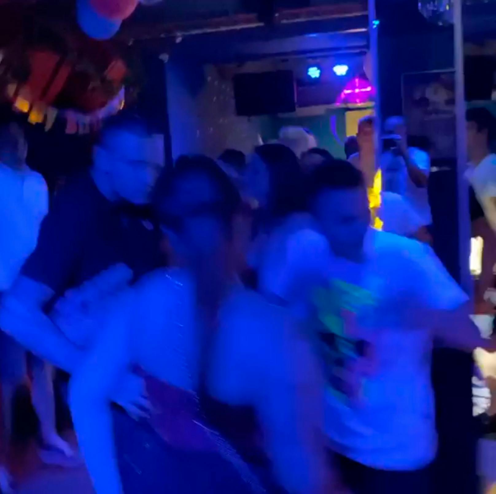 Mehr als hundert Infizierte nach Party in Prager Disco