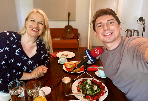 Julian Le Play frühstückte mit Claudia Stöckl.