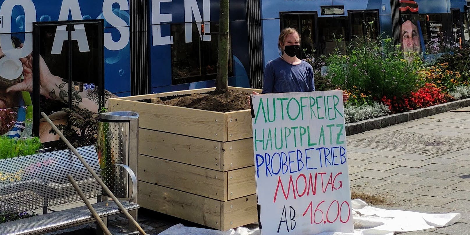 Andreas Schütz (26) kündigt die Demo-Woche für einen "Autofreien Hauptplatz" an.