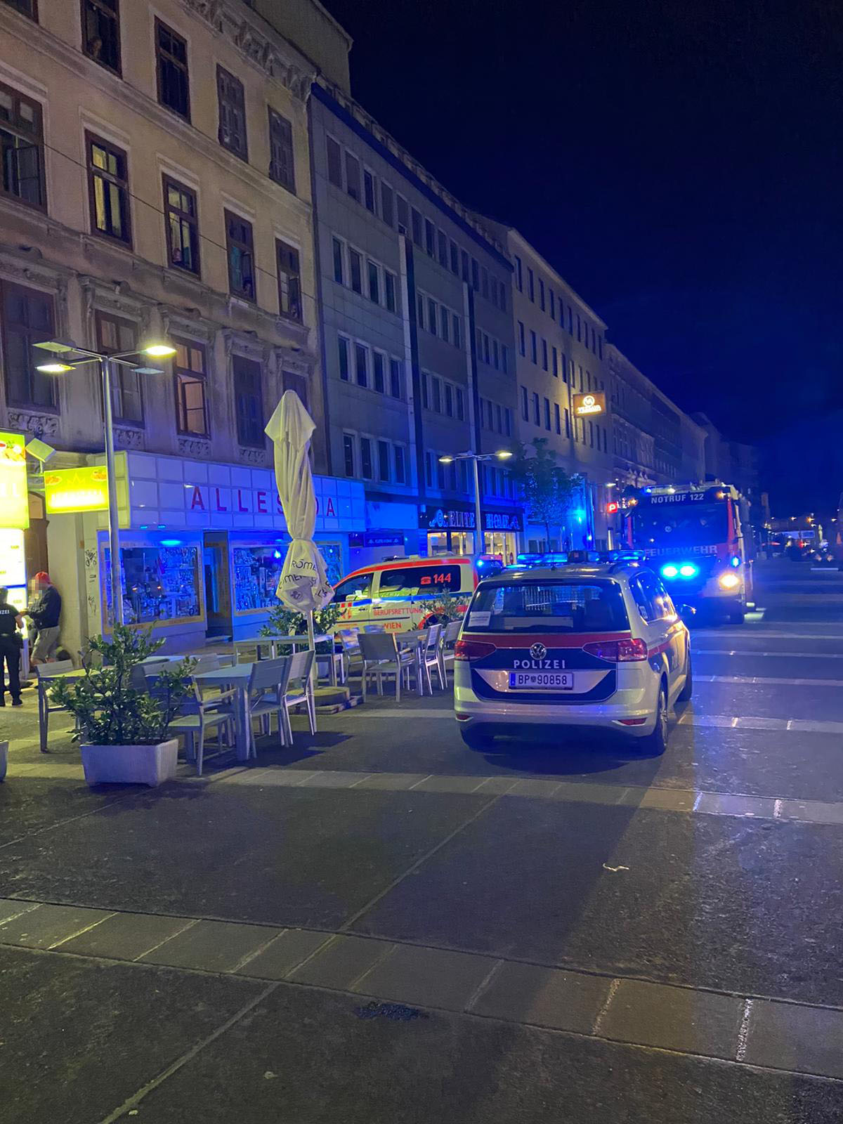 Ein 41-Jähriger erlitt in der Favoritenstraße nahe beim Keplerplatz einen Herzstillstand. Die Wiener Berufsrettung konnte ihn reanimieren.