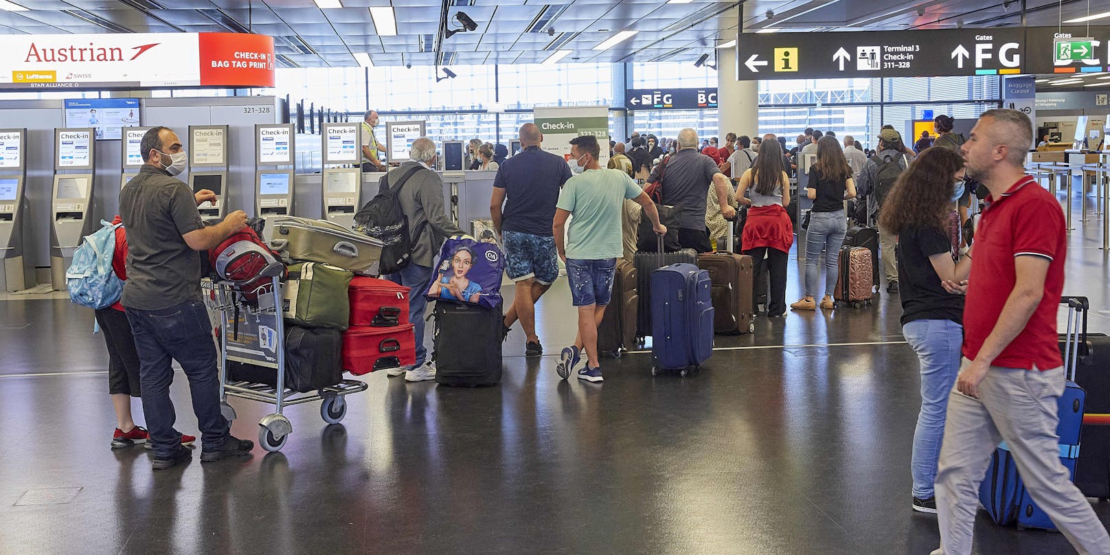 Flugpassagiere am Wiener Airport