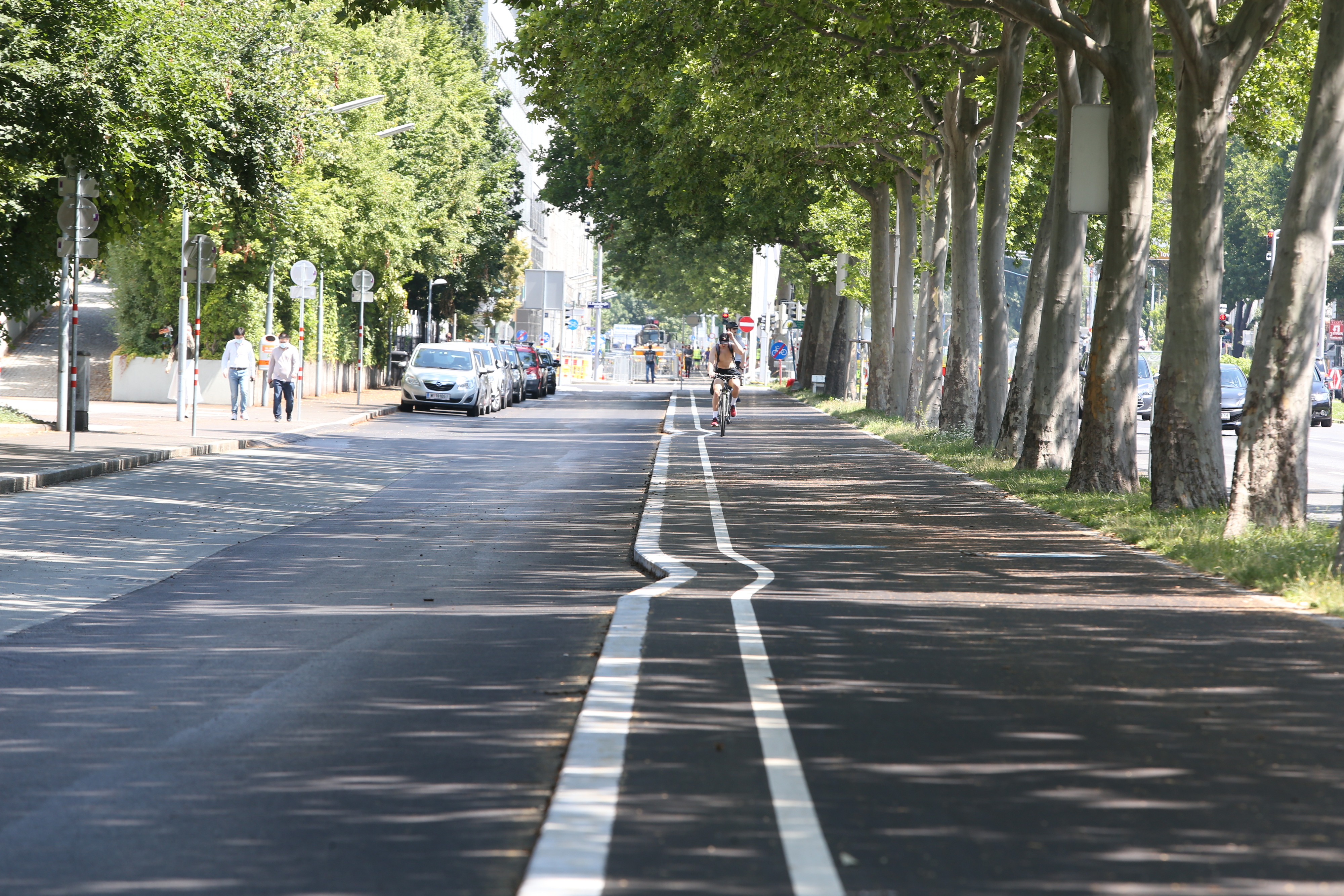 Der neue Radweg in der Wiener Wagramer Straße schlägt Haken.