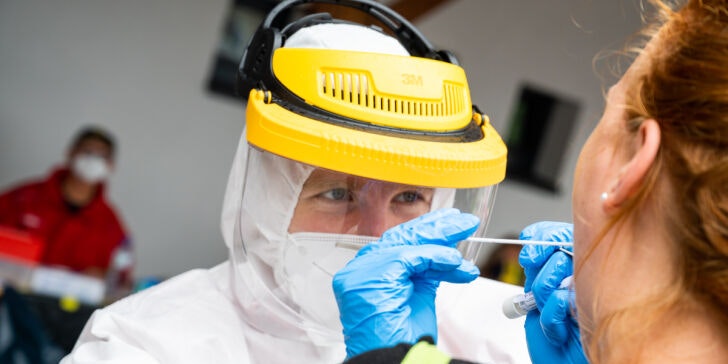 Manche warten mehrere Tage ein Test-Ergebnis.