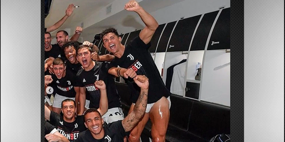 Cristiano Ronaldo eingeölt bei der Meister-Party