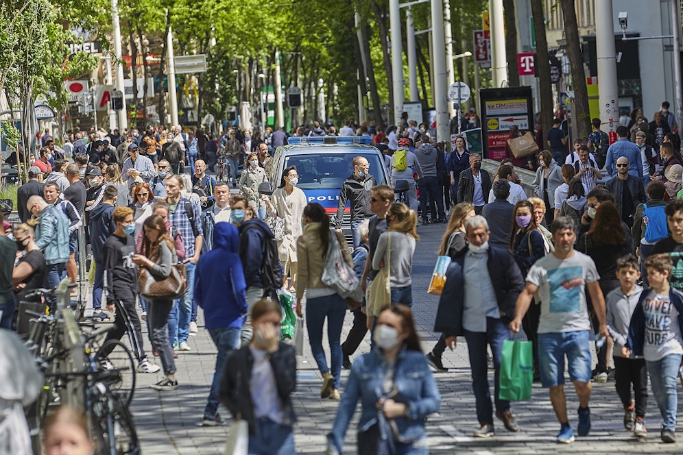 Eine gut besuchte Mariahilferstraße in Wien. (Symbol- und Archivbild) 