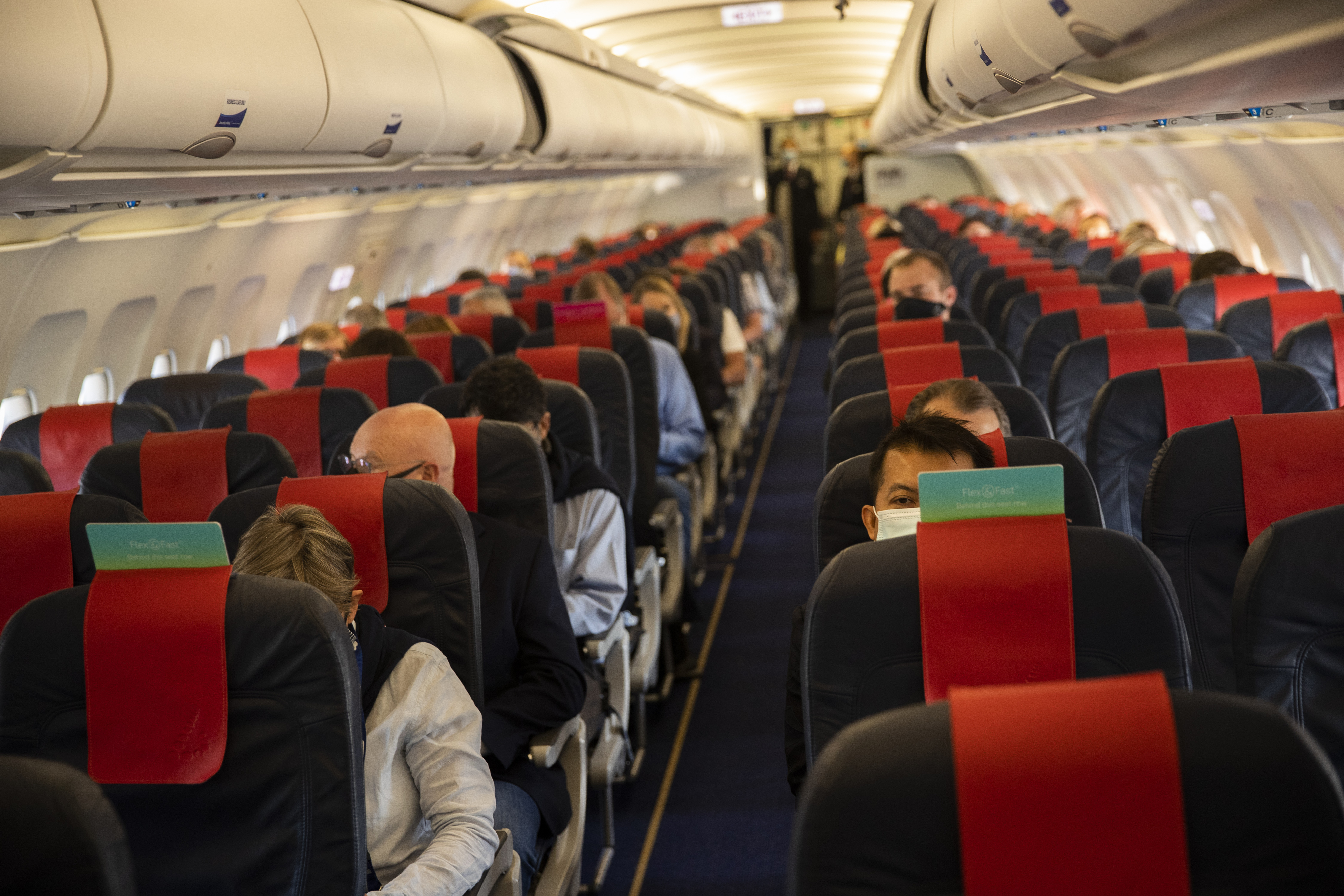 Zwei Frauen wollten im Flugzeug keine Maske tragen.